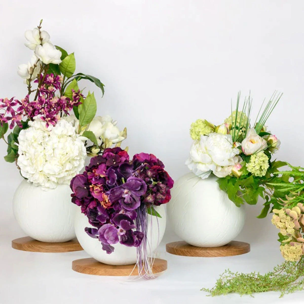 Infini Sphere Vase Wooden Base 4 Infini Sphere Vase Wooden Base - Image 2