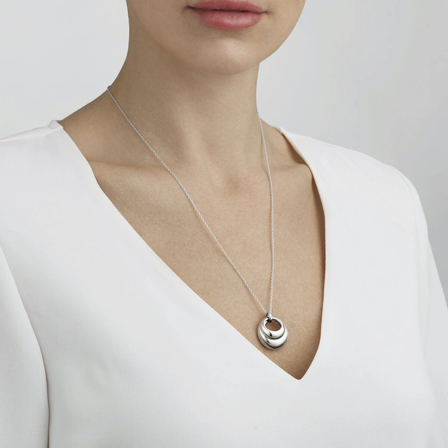 Curve Pendant Necklace 4 Curve Pendant Necklace - Image 2