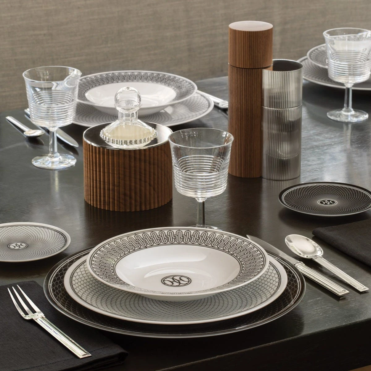 Hermès H Deco Dinnerware 5 Hermès H Deco Dinnerware - Image 3