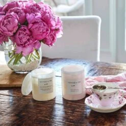 Santal Candle In White Onyx Vessel -Home Decor Shop marmont lane in pink onyx vessel 1