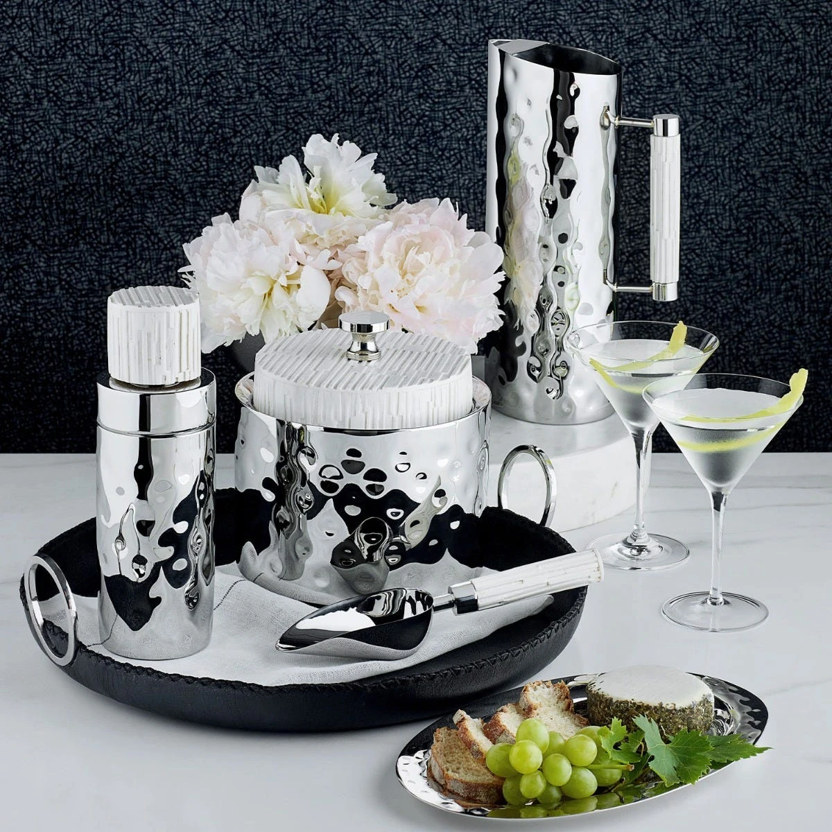 Tundra Ice Bucket With Resin Lid 4 Tundra Ice Bucket With Resin Lid - Image 2